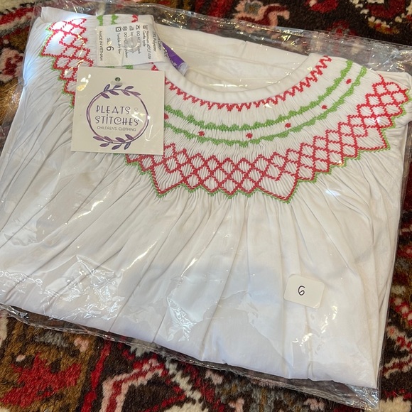 Size 6 smocked Christmas dress still in pkg - Picture 1 of 3